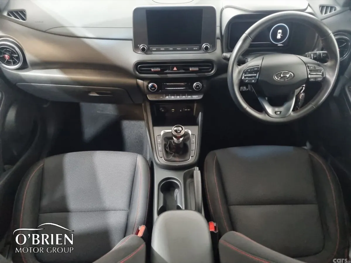 Hyundai KONA MPV, Petrol, 2022, White