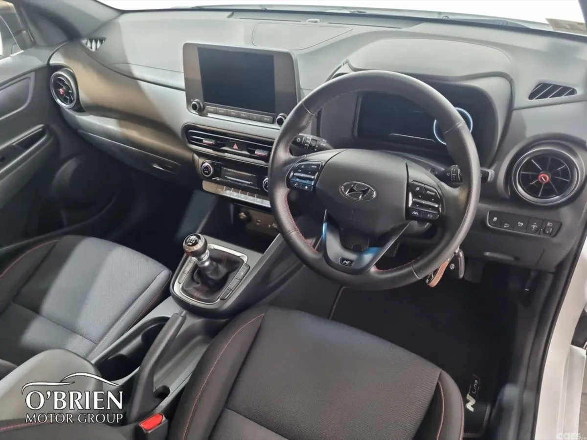 Hyundai KONA MPV, Petrol, 2022, White