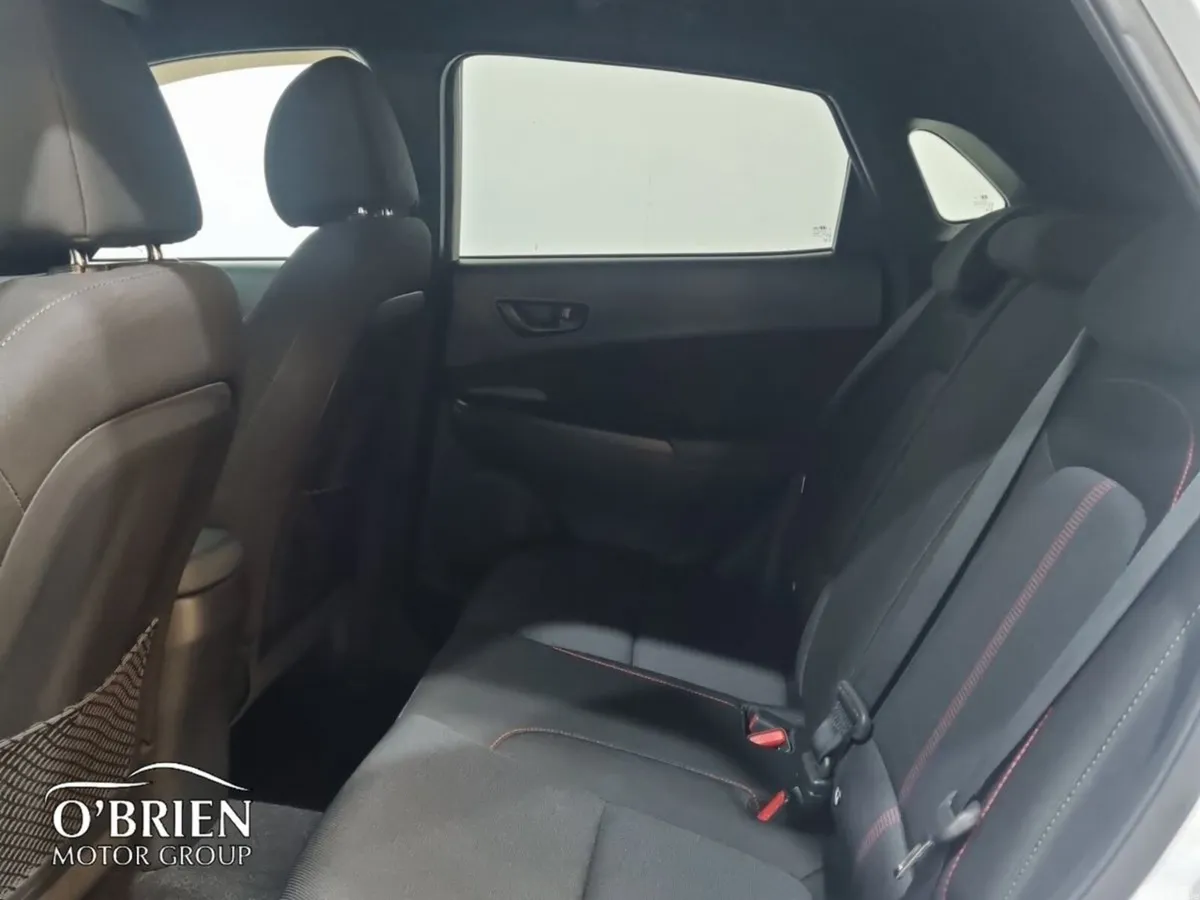 Hyundai KONA MPV, Petrol, 2022, White