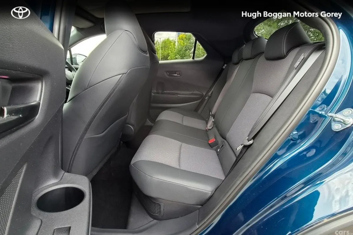 Toyota C-HR SUV, Petrol Hybrid, 2025, Blue