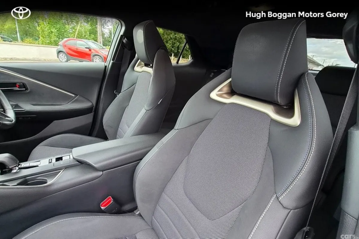 Toyota C-HR SUV, Petrol Hybrid, 2025, Blue