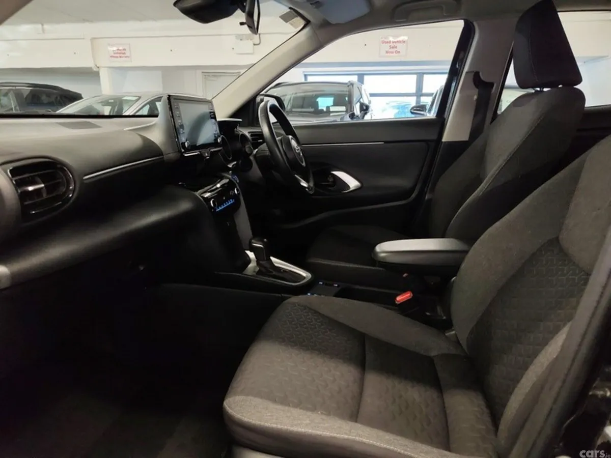 Toyota Yaris Cross Hatchback, Petrol Hybrid, 2023, Black