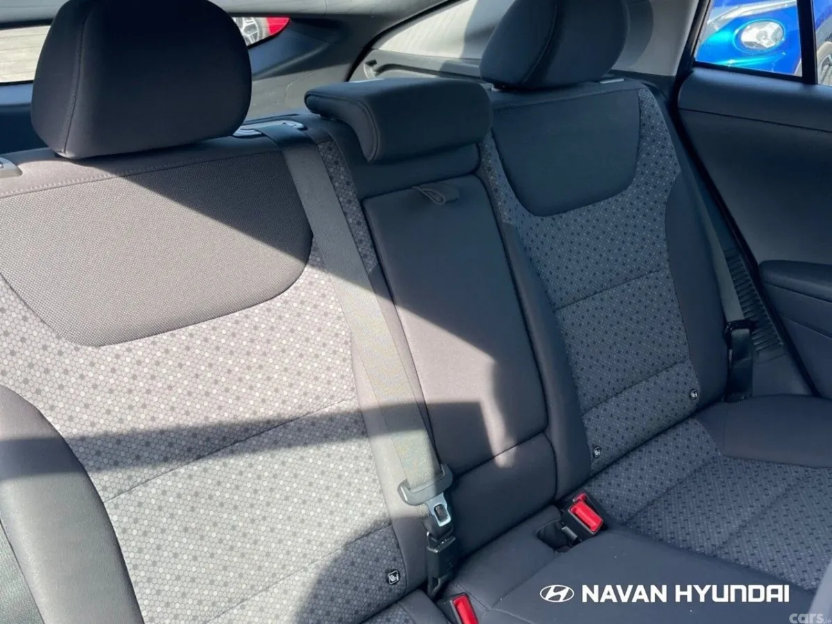 Hyundai IONIQ Hatchback, Petrol Plug-in Hybrid, 2018, Blue