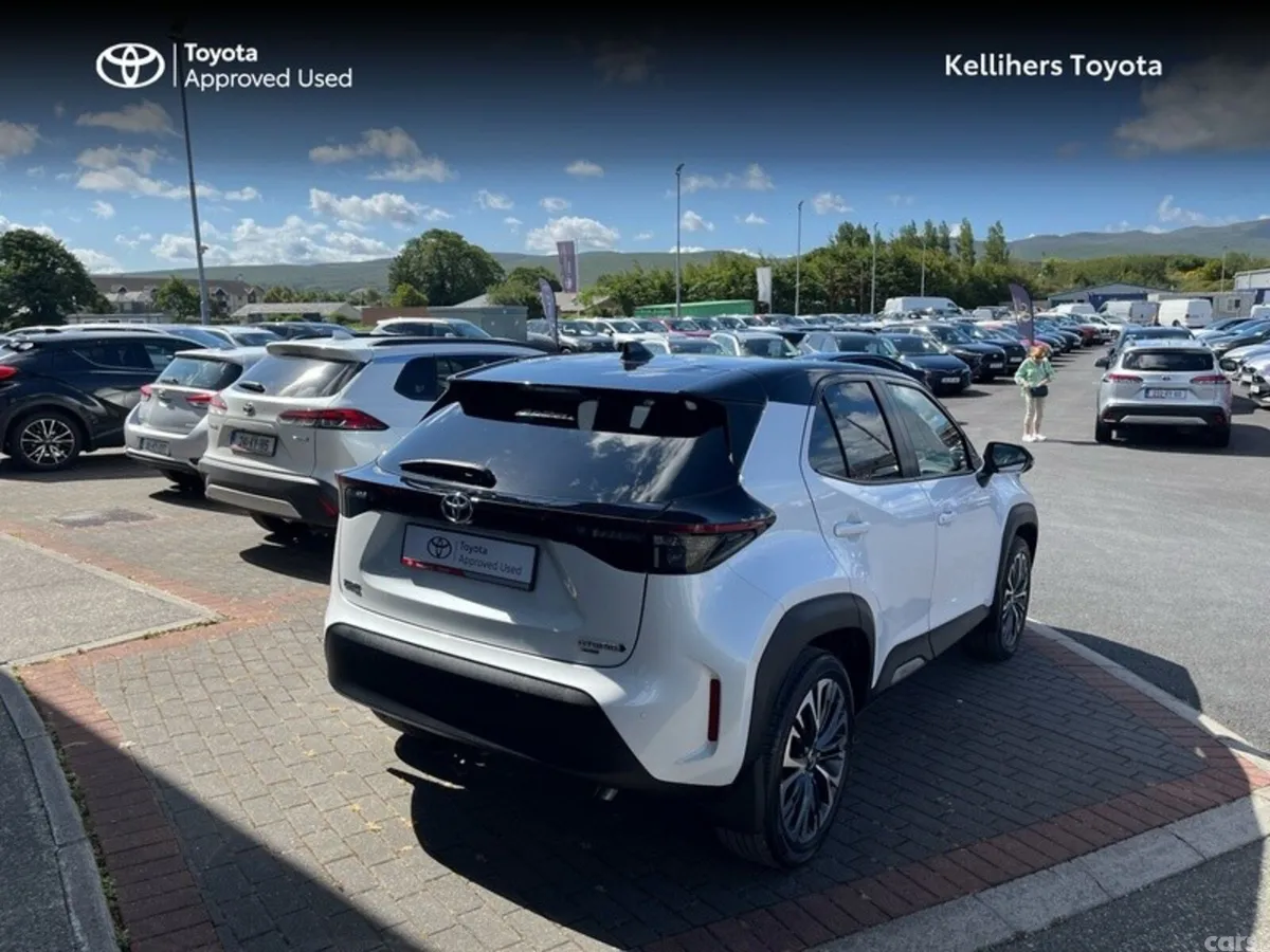 Toyota Yaris Cross Hatchback, Petrol Hybrid, 2023, White
