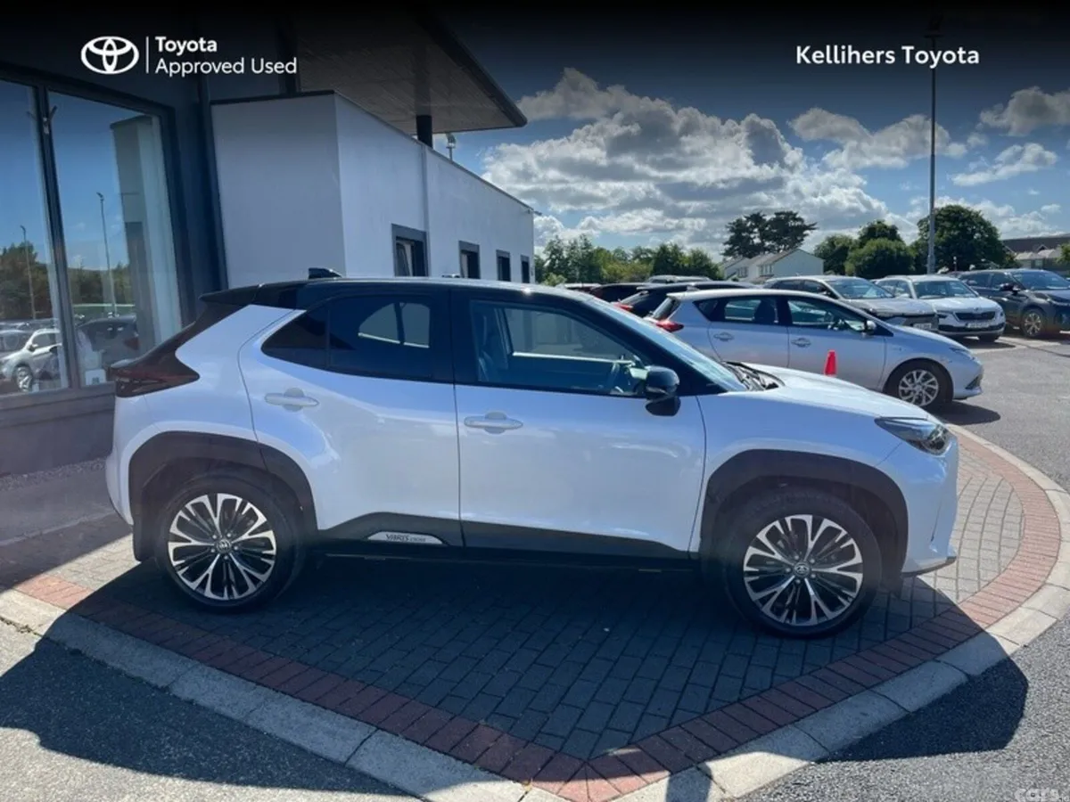 Toyota Yaris Cross Hatchback, Petrol Hybrid, 2023, White