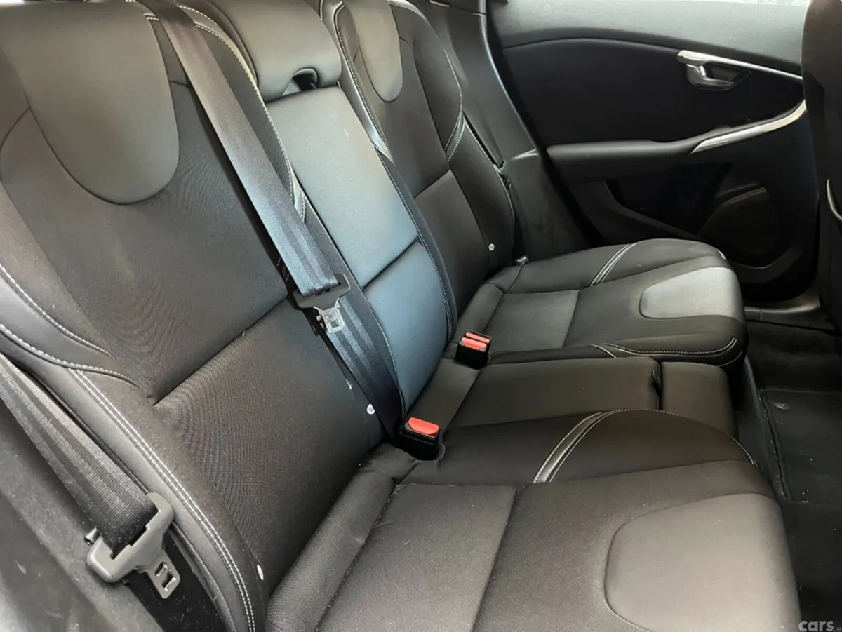 Volvo V40 Hatchback, Diesel, 2017, Blue