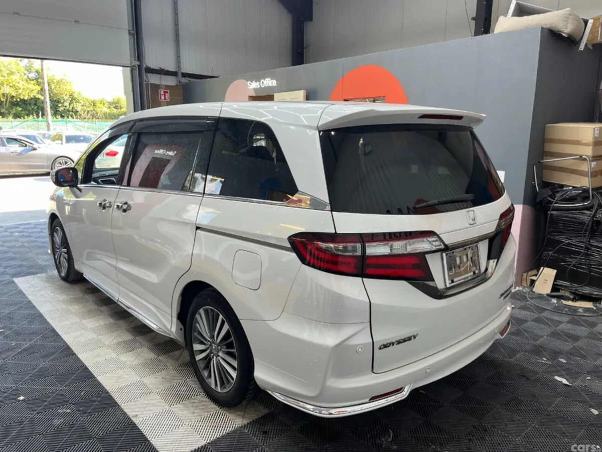 Honda Odyssey MPV, Petrol Hybrid, 2019, White