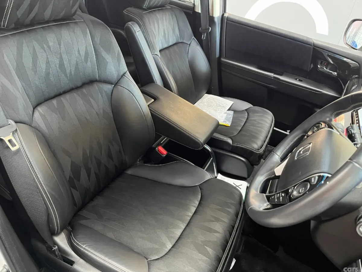 Honda Odyssey MPV, Petrol Hybrid, 2019, White