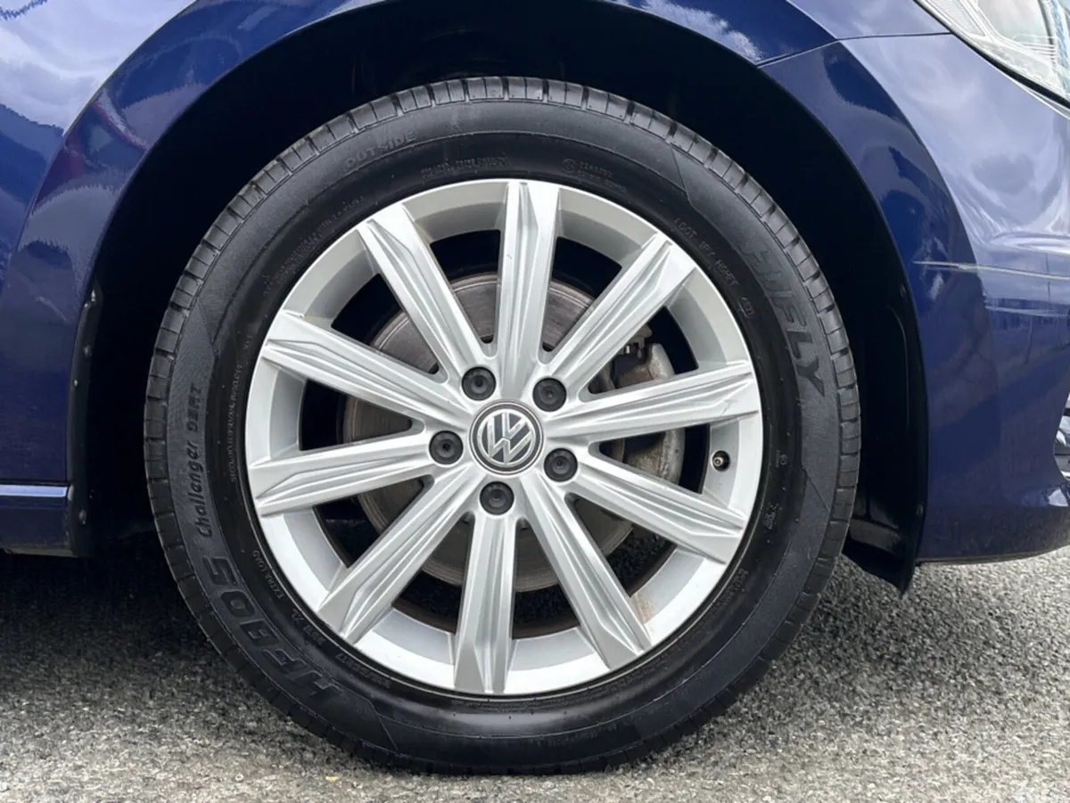 Volkswagen Touran MPV, Petrol, 2016, Blue