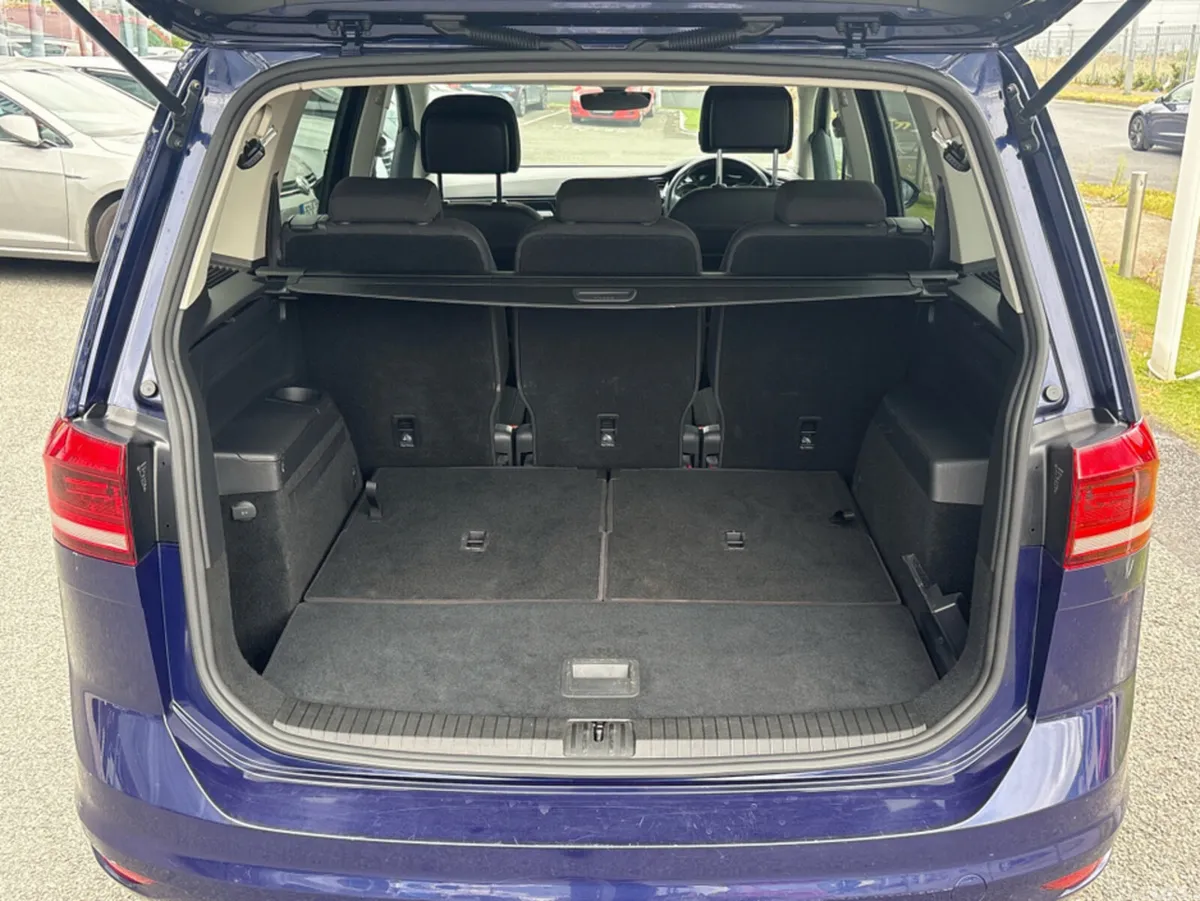 Volkswagen Touran MPV, Petrol, 2016, Blue