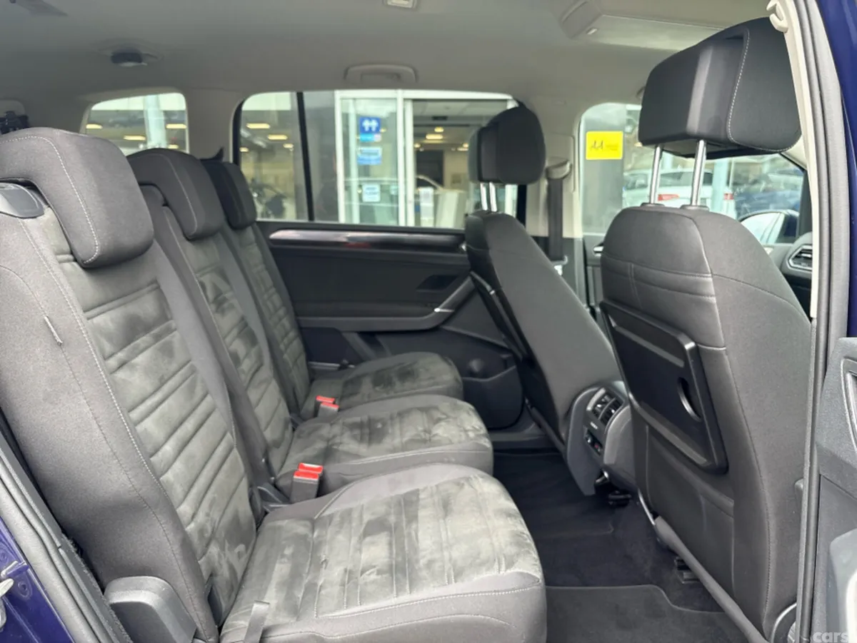 Volkswagen Touran MPV, Petrol, 2016, Blue
