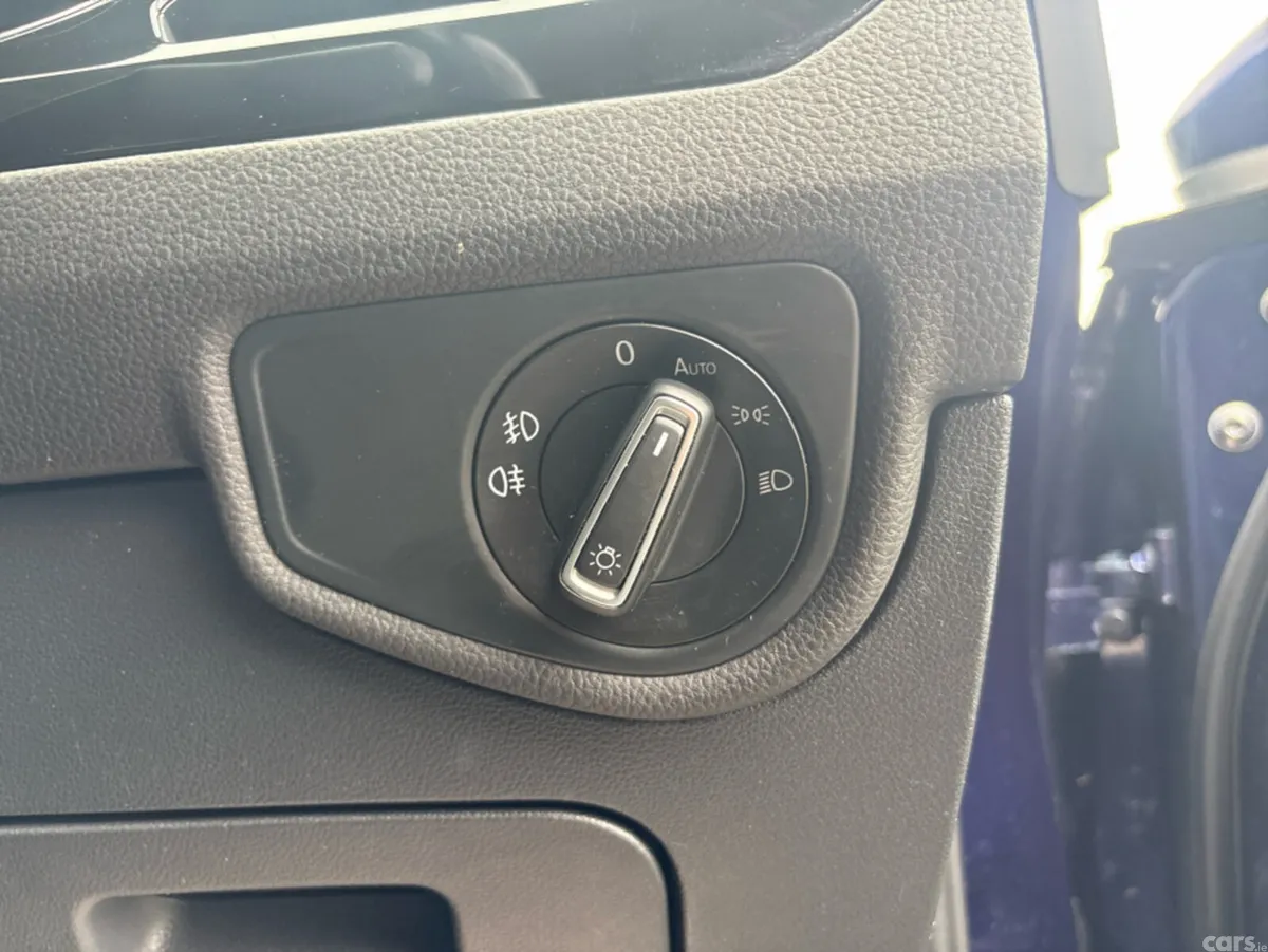 Volkswagen Touran MPV, Petrol, 2016, Blue