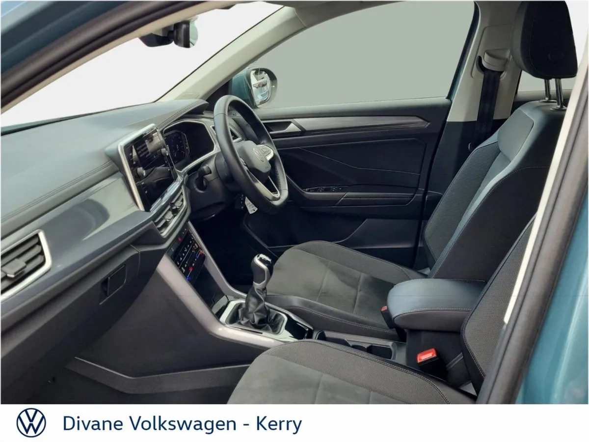 Volkswagen T-Roc SUV, Petrol, 2024, Blue