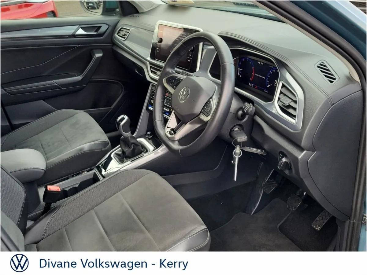 Volkswagen T-Roc SUV, Petrol, 2024, Blue