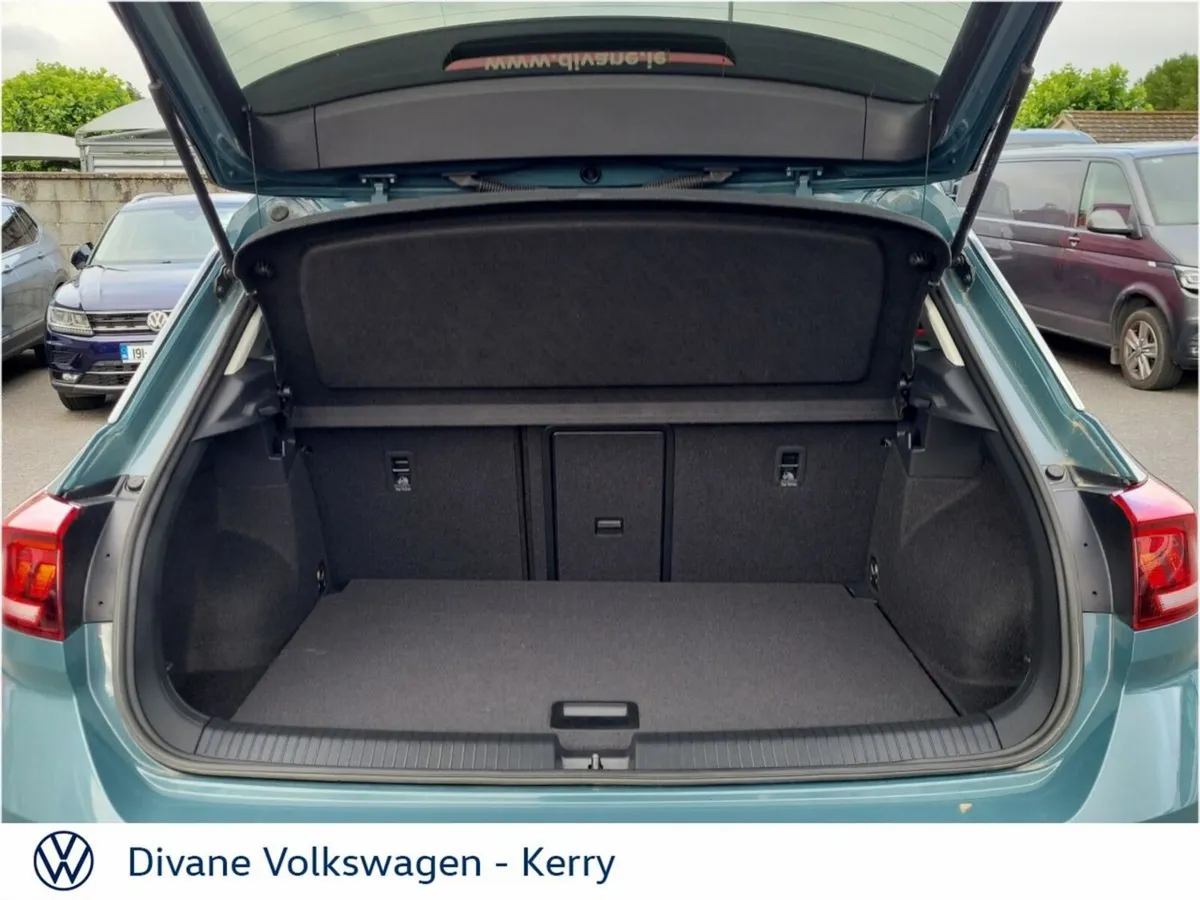 Volkswagen T-Roc SUV, Petrol, 2024, Blue