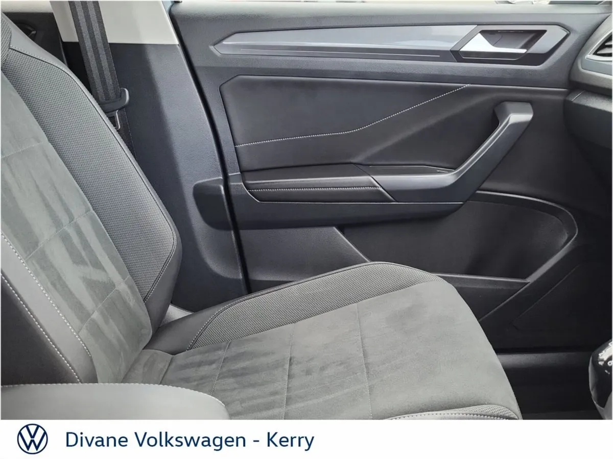 Volkswagen T-Roc SUV, Petrol, 2024, Blue