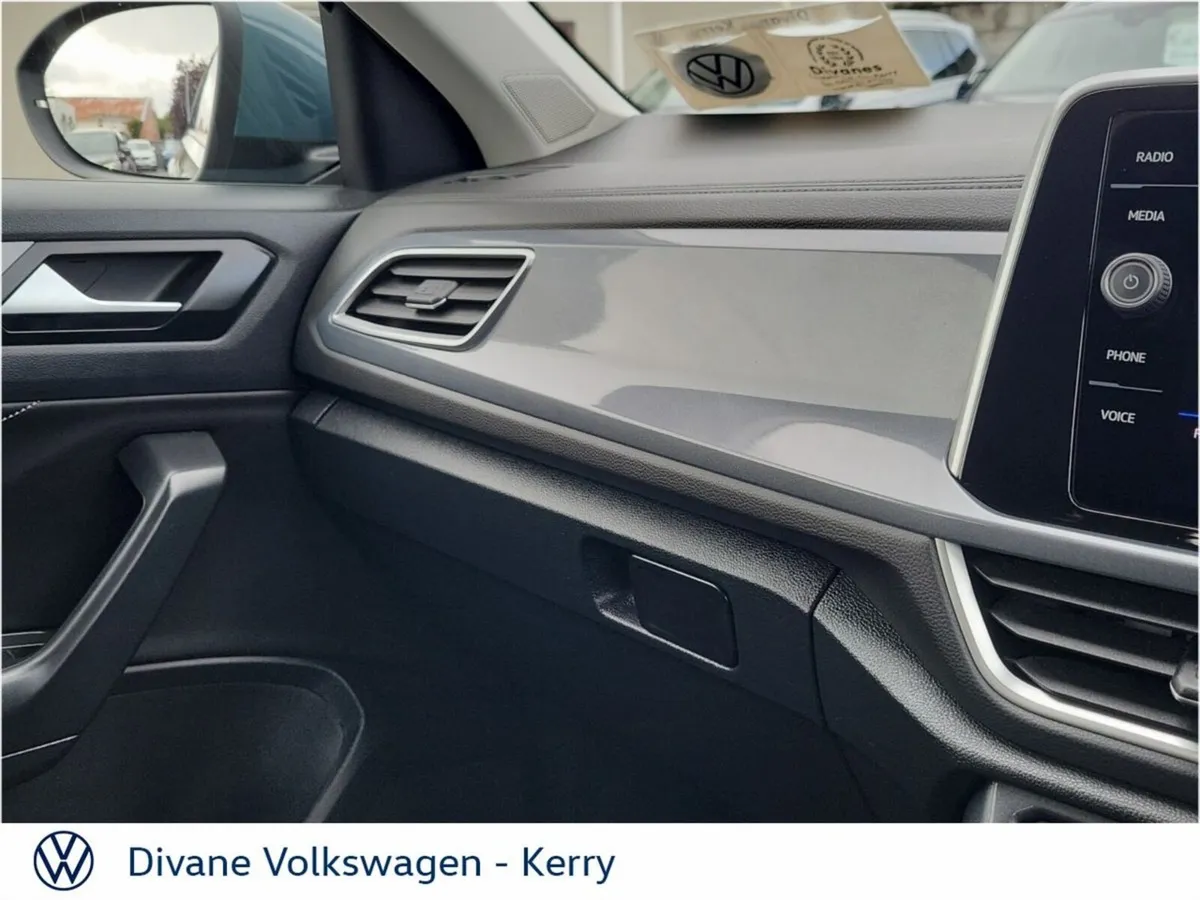 Volkswagen T-Roc SUV, Petrol, 2024, Blue