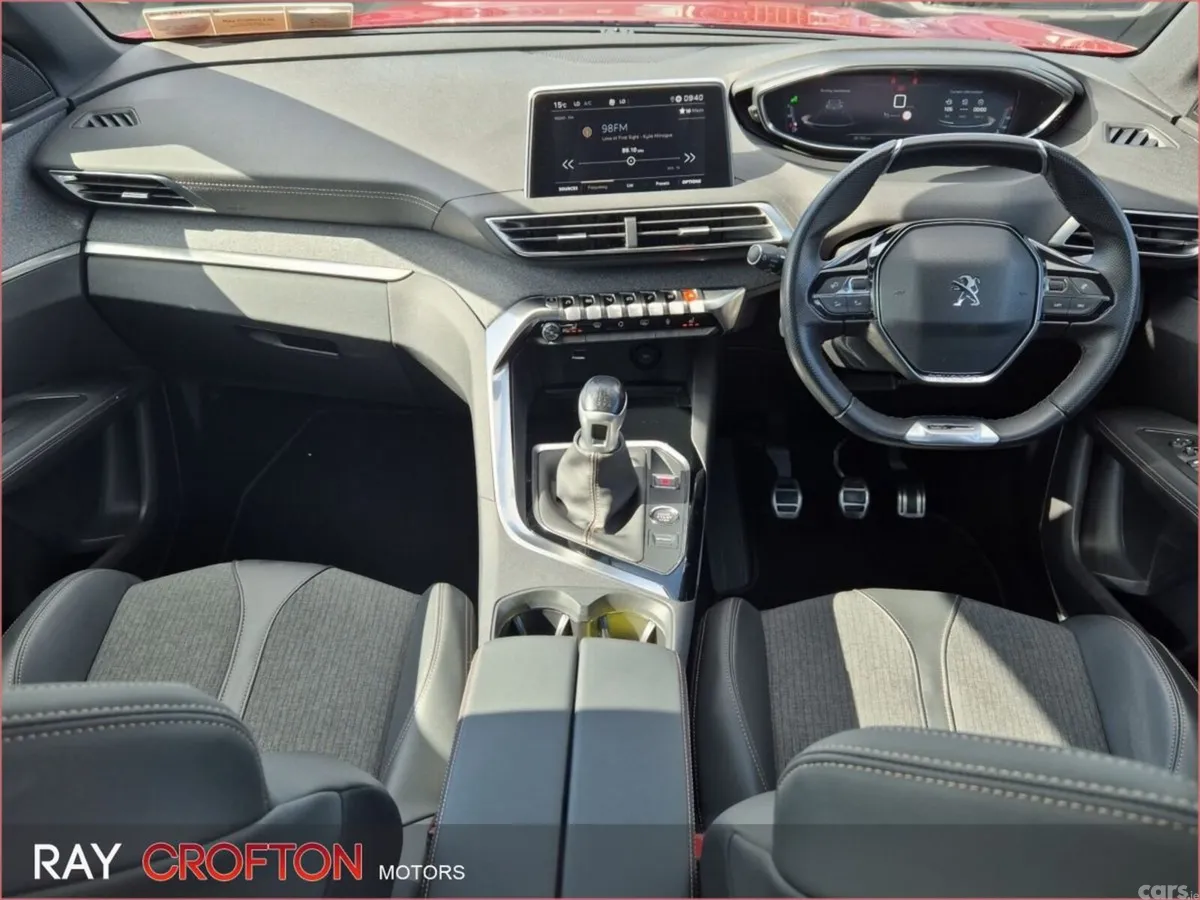 Peugeot 3008 MPV, Diesel, 2019, Red