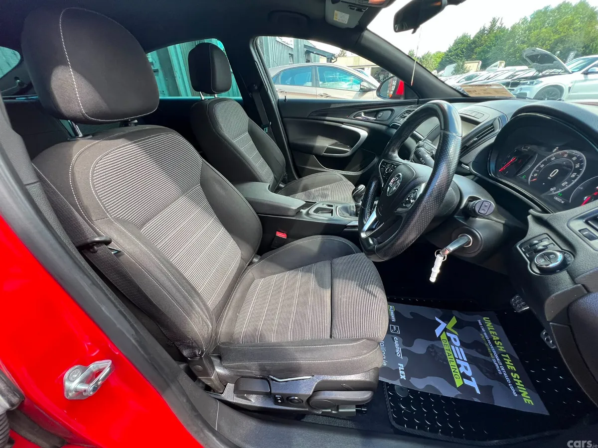 Opel Insignia Hatchback, Diesel, 2016, Red