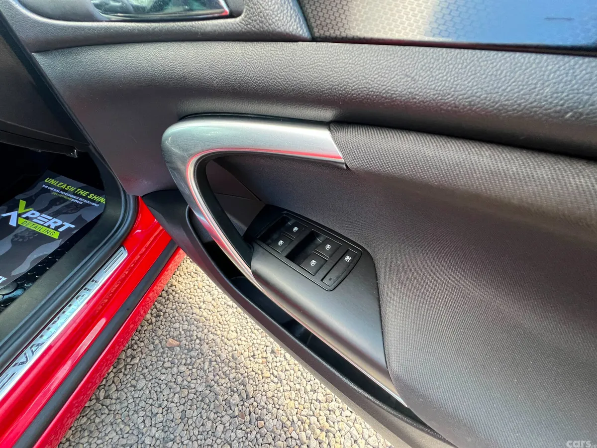 Opel Insignia Hatchback, Diesel, 2016, Red