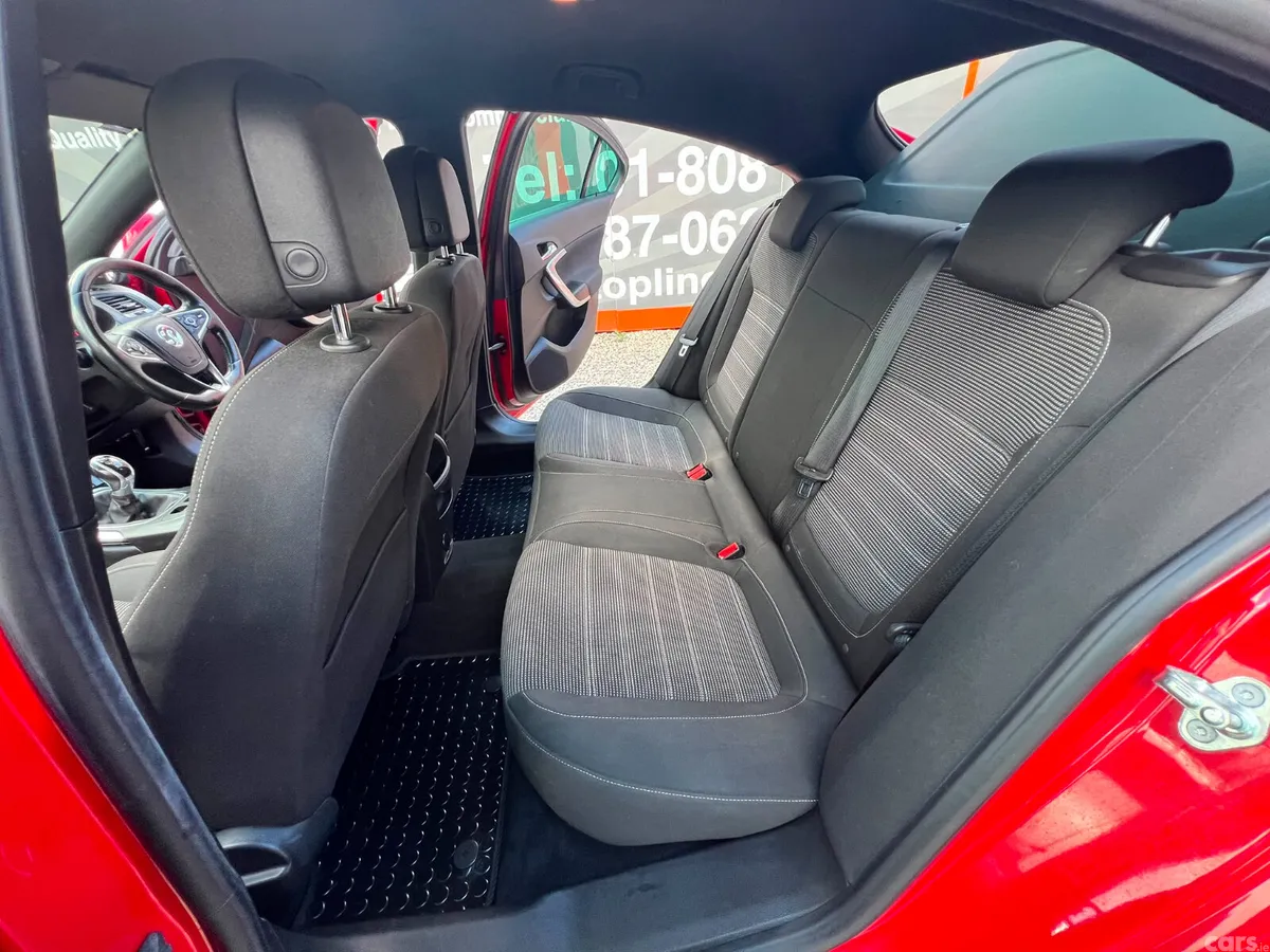 Opel Insignia Hatchback, Diesel, 2016, Red
