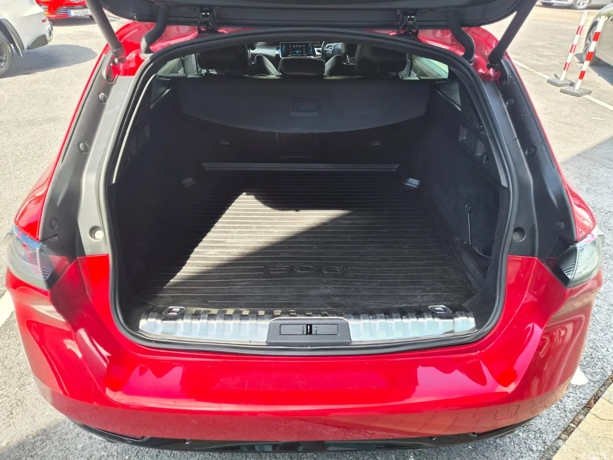 Peugeot 508 Estate/Jeep, Petrol Plug-in Hybrid, 2022, Red