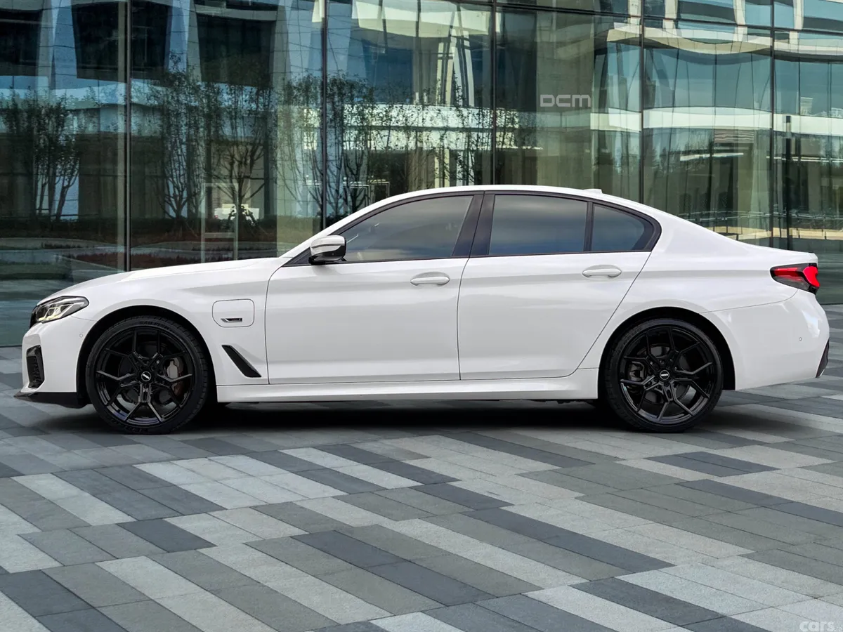 BMW 5-Series Saloon, Petrol Plug-in Hybrid, 2022, White