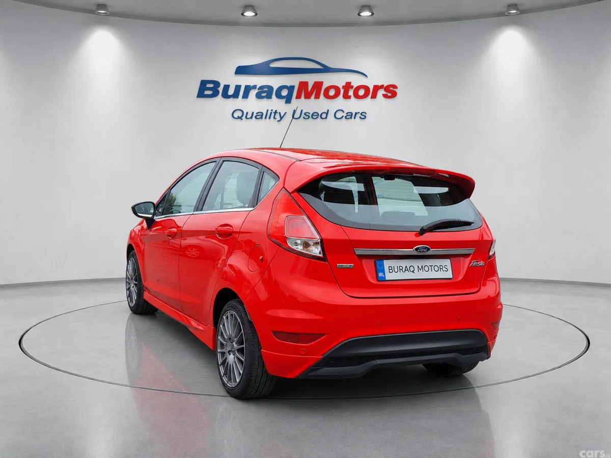 Ford Fiesta Hatchback, Petrol, 2016, Red