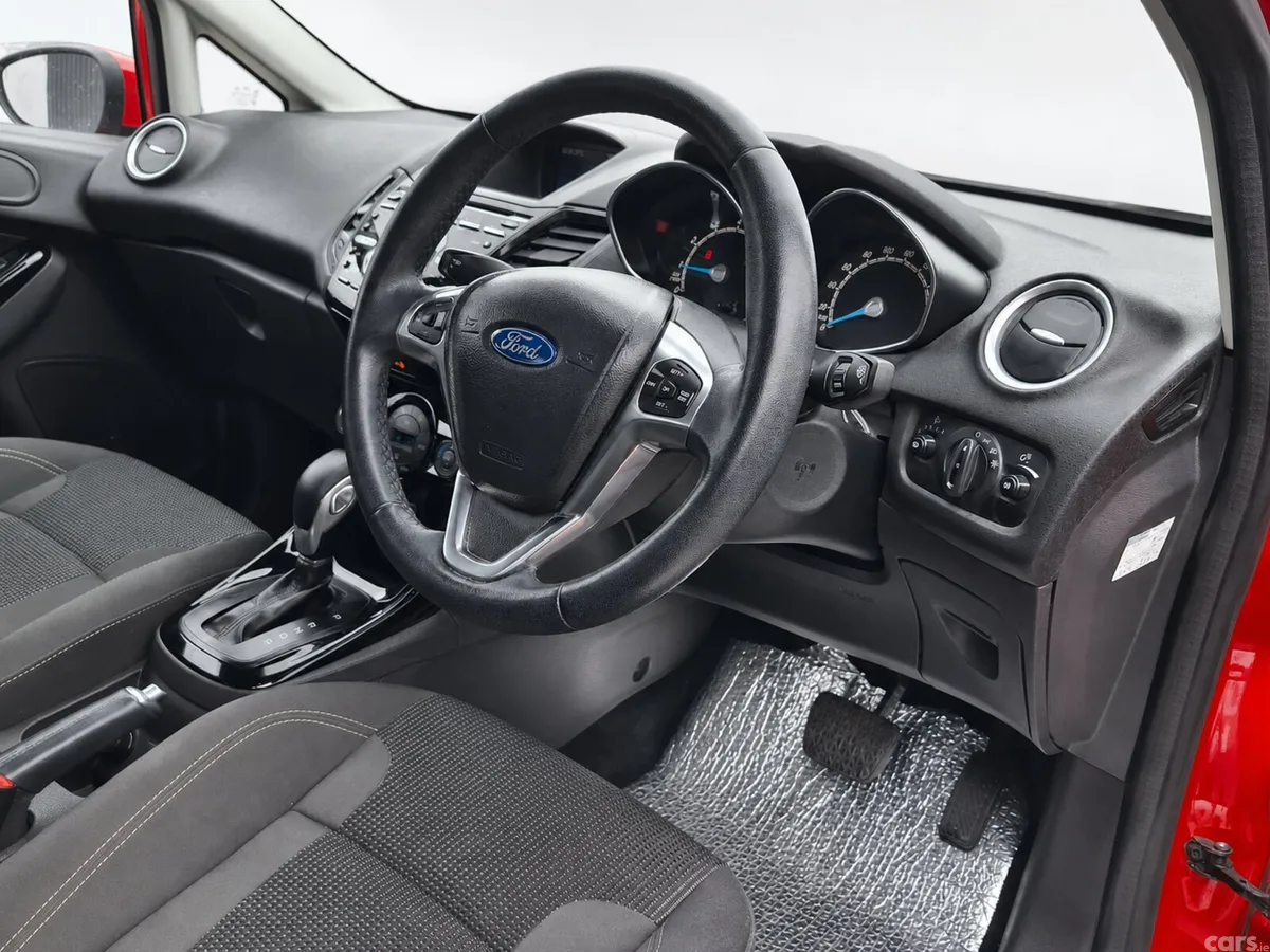 Ford Fiesta Hatchback, Petrol, 2016, Red