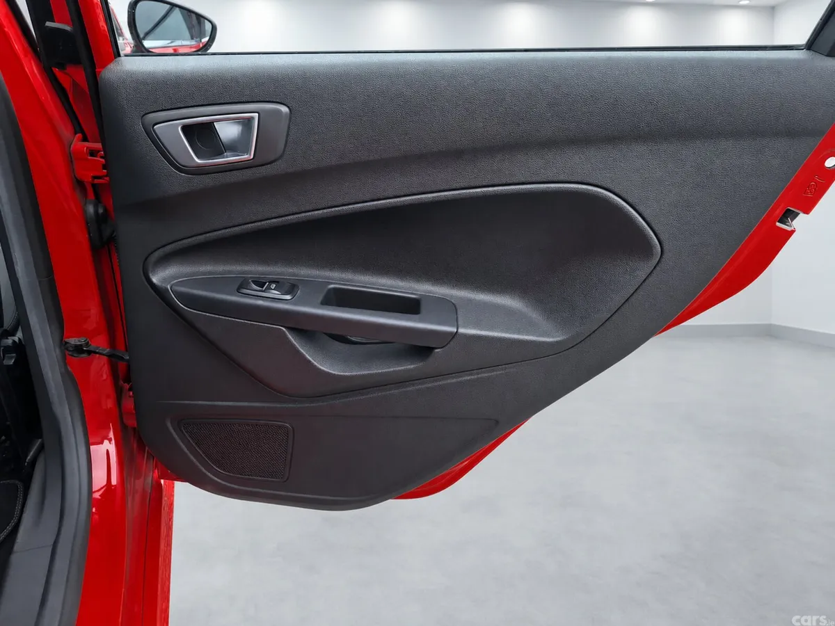 Ford Fiesta Hatchback, Petrol, 2016, Red