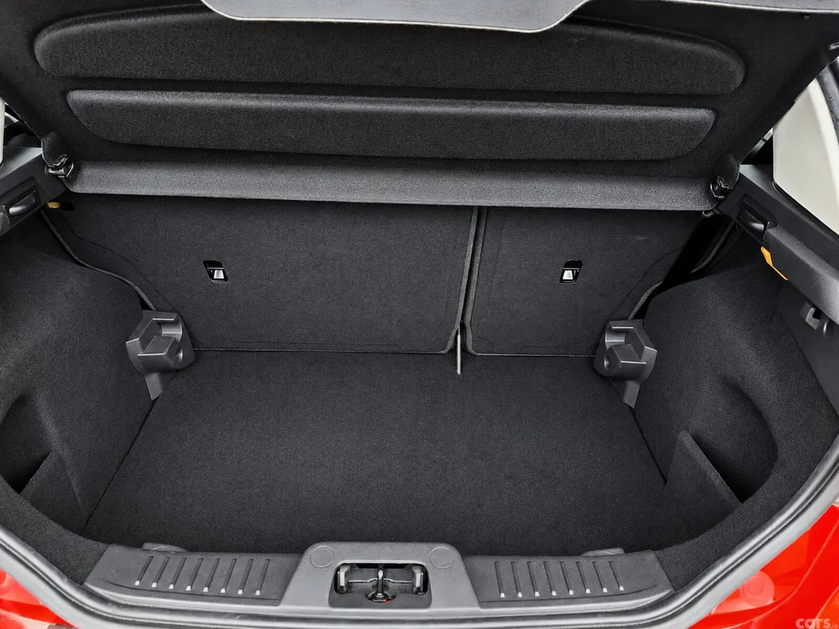 Ford Fiesta Hatchback, Petrol, 2016, Red