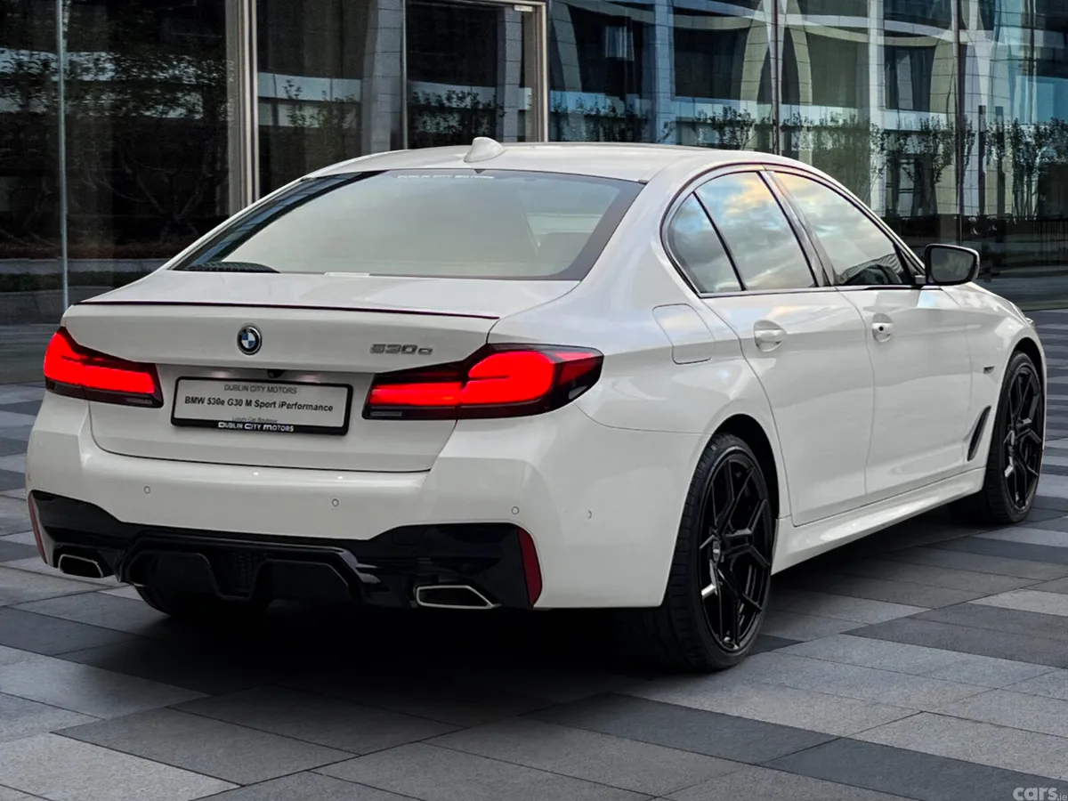 BMW 5-Series Saloon, Petrol Plug-in Hybrid, 2022, White