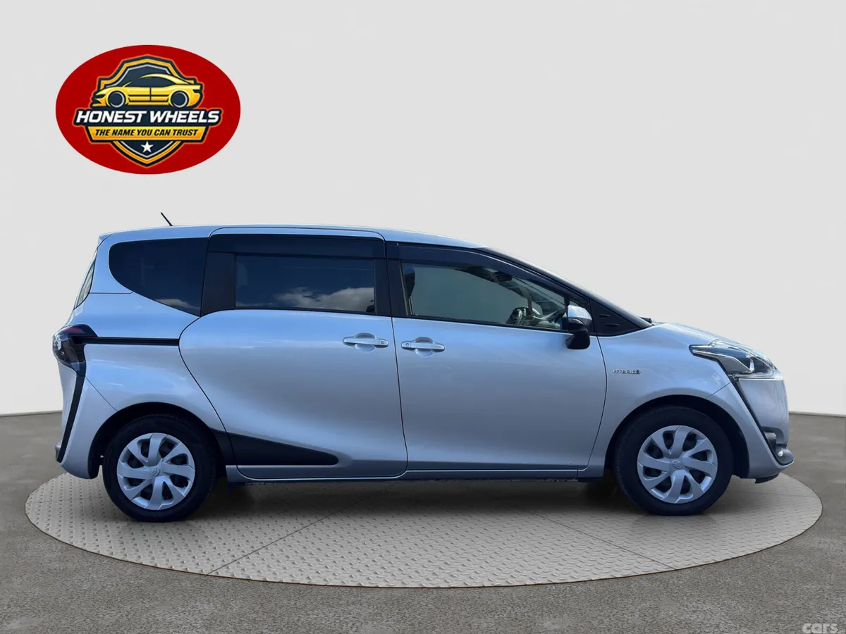 Toyota Sienta MPV, Petrol Hybrid, 2018, Silver