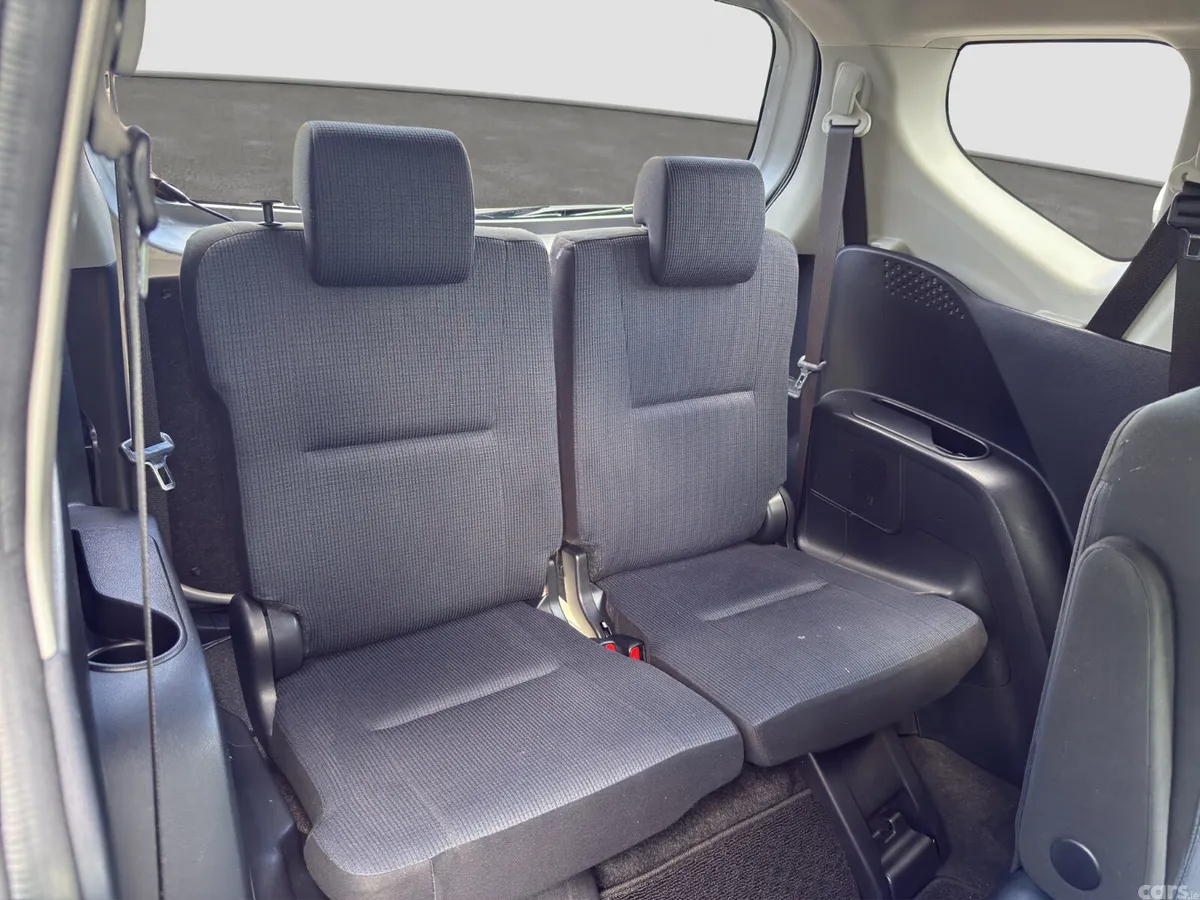 Toyota Sienta MPV, Petrol Hybrid, 2018, Silver