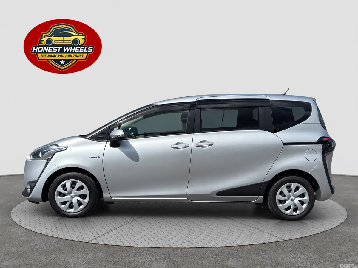 Toyota Sienta MPV, Petrol Hybrid, 2018, Silver