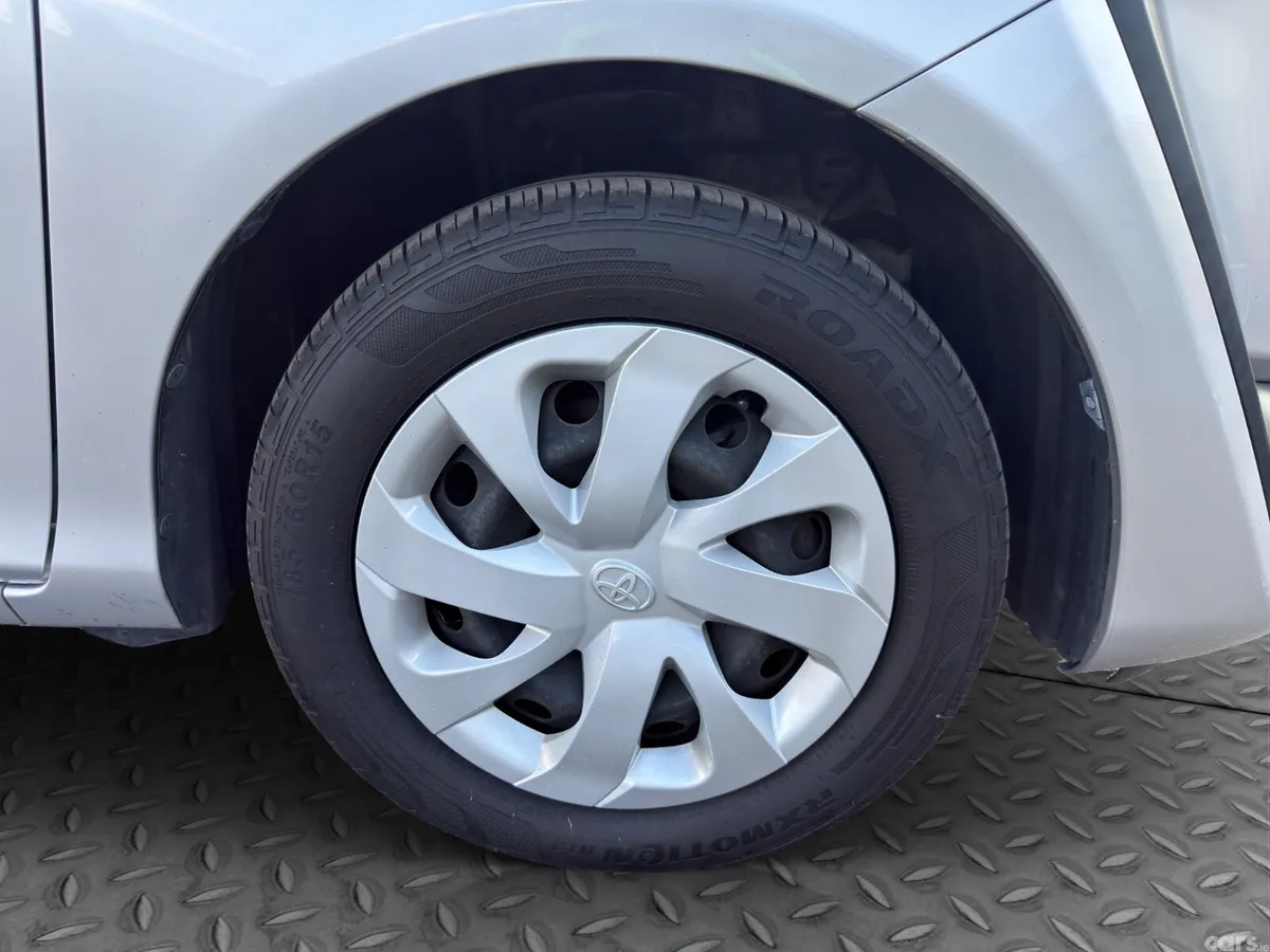 Toyota Sienta MPV, Petrol Hybrid, 2018, Silver