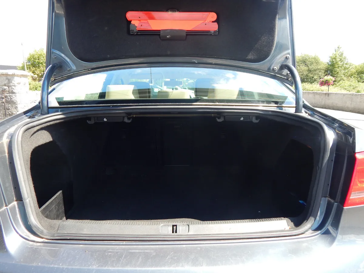 Volkswagen Passat Saloon, Diesel, 2012, Grey