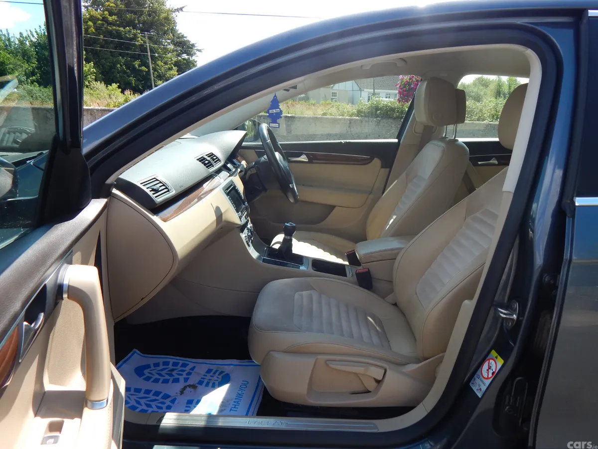 Volkswagen Passat Saloon, Diesel, 2012, Grey