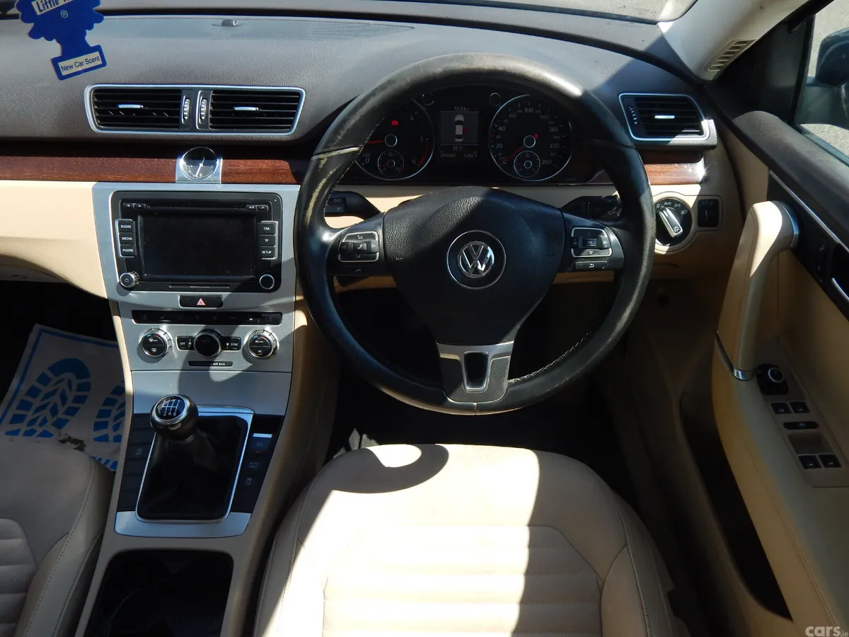 Volkswagen Passat Saloon, Diesel, 2012, Grey
