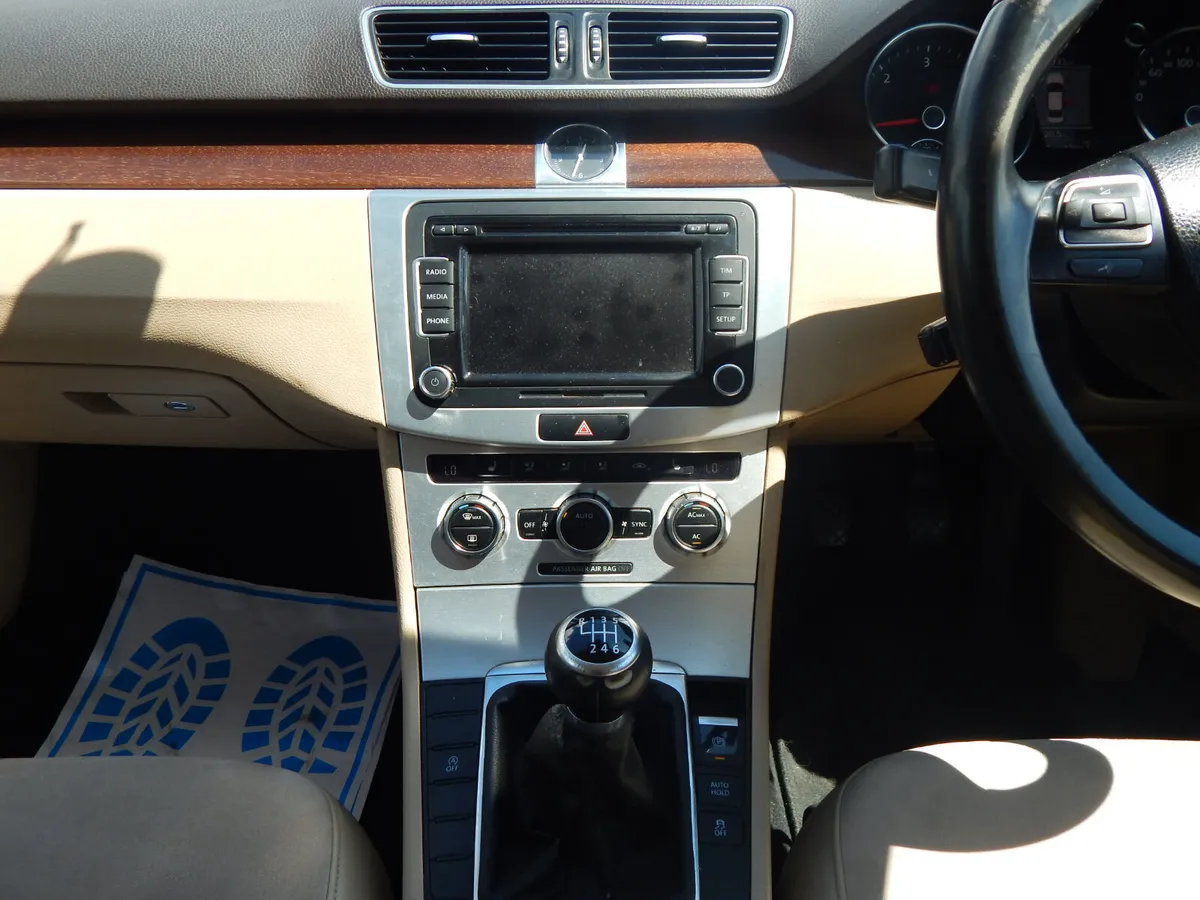 Volkswagen Passat Saloon, Diesel, 2012, Grey