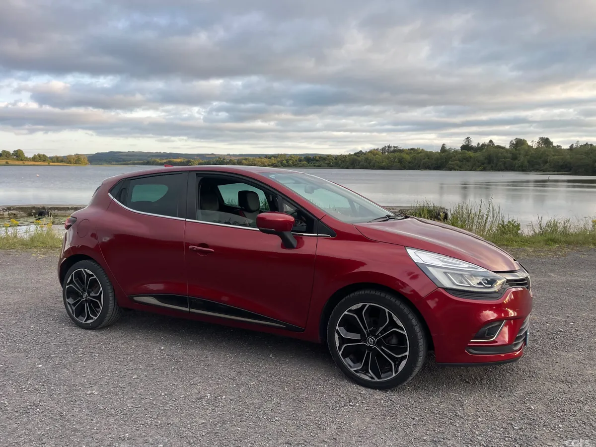 Renault Clio Hatchback, Petrol, 2018, Red