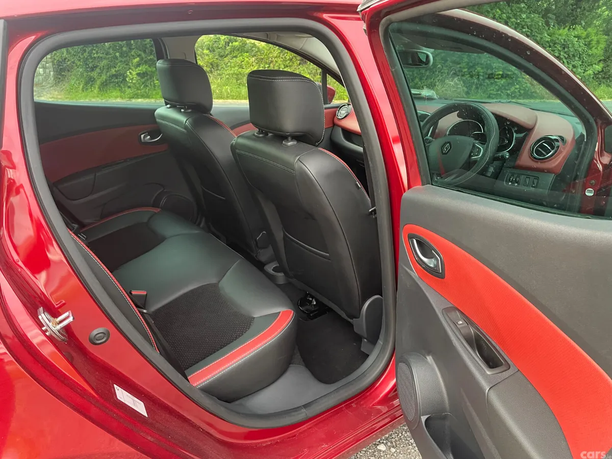 Renault Clio Hatchback, Petrol, 2018, Red