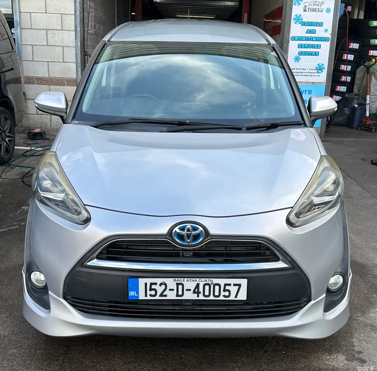 Toyota Sienta MPV, Petrol Hybrid, 2015, Silver