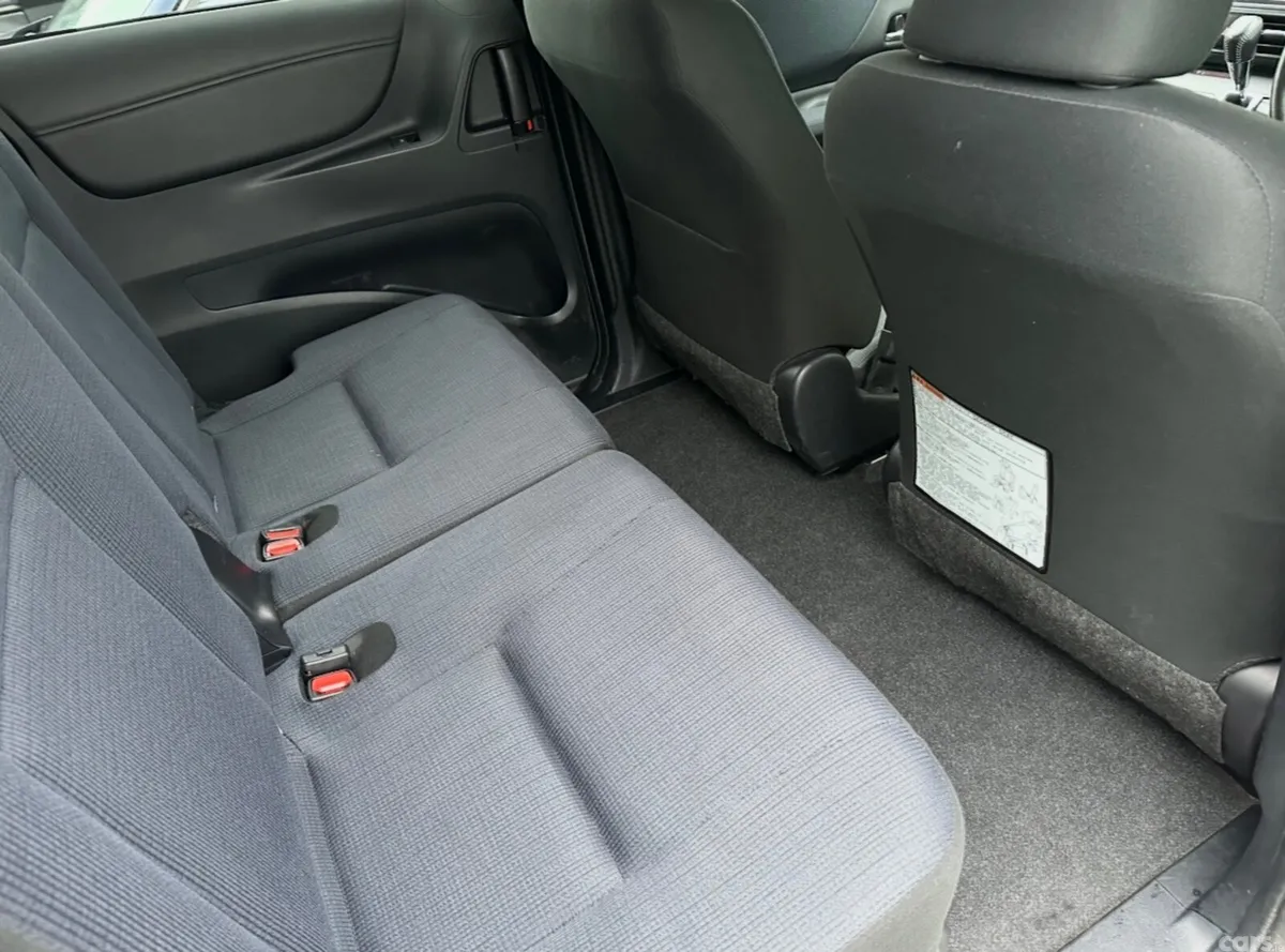 Toyota Sienta MPV, Petrol Hybrid, 2015, Silver