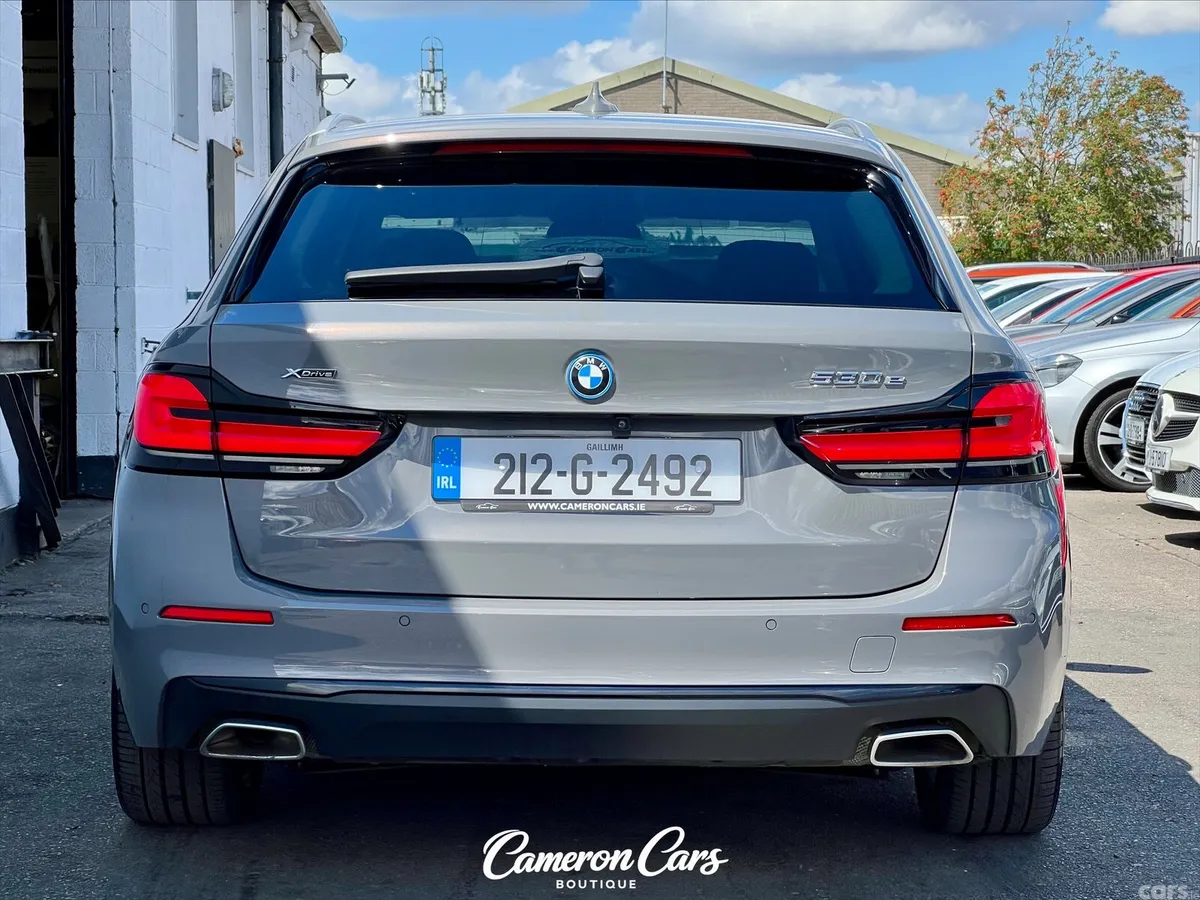 BMW 5-Series Estate, Petrol Plug-in Hybrid, 2021, Grey