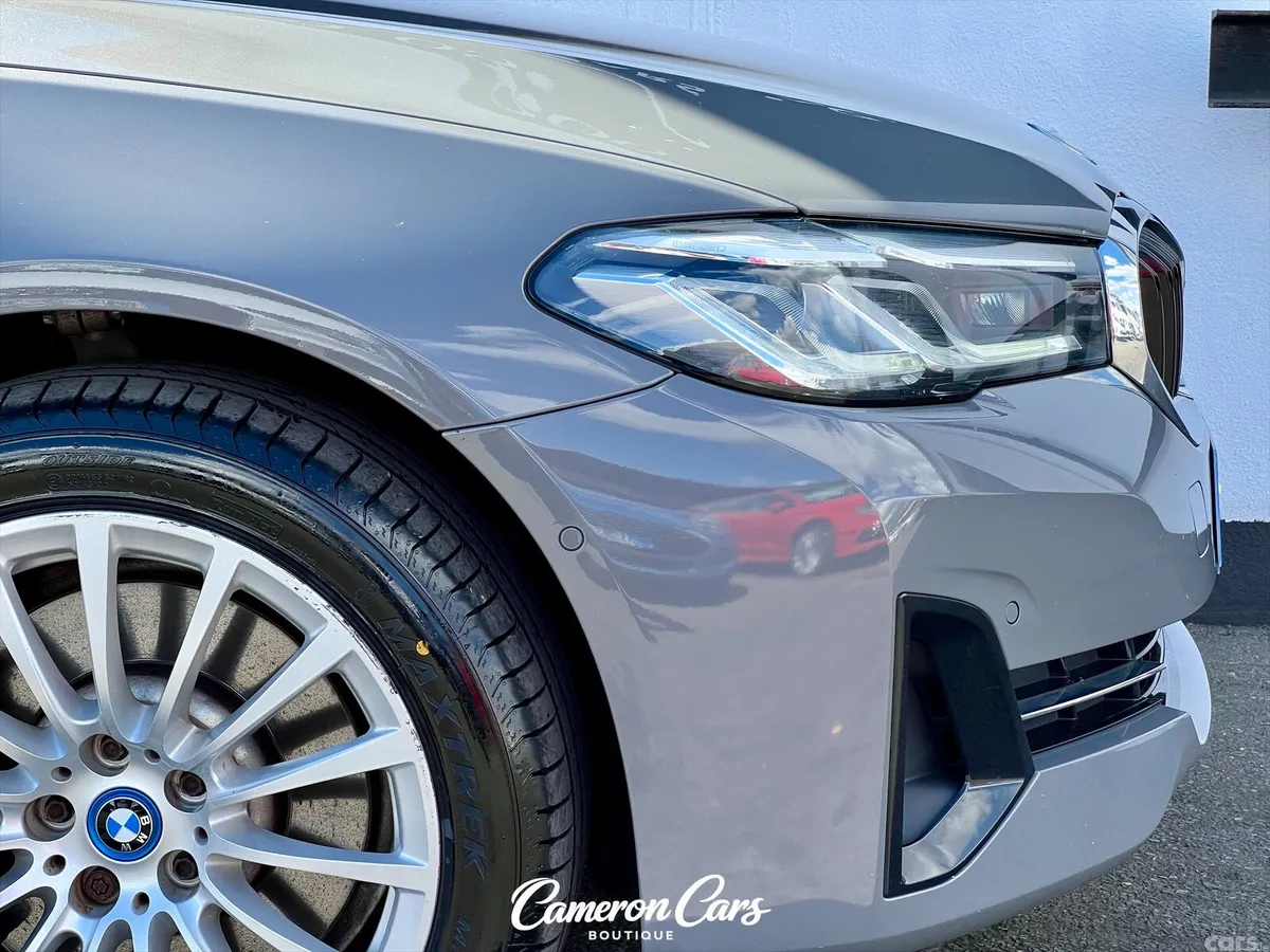 BMW 5-Series Estate, Petrol Plug-in Hybrid, 2021, Grey