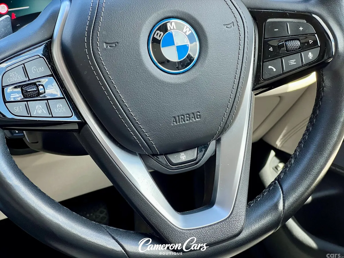 BMW 5-Series Estate, Petrol Plug-in Hybrid, 2021, Grey