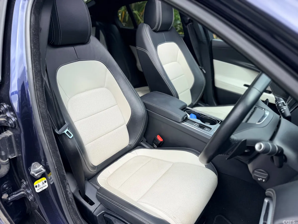 Jaguar XE Saloon, Diesel, 2016, Blue