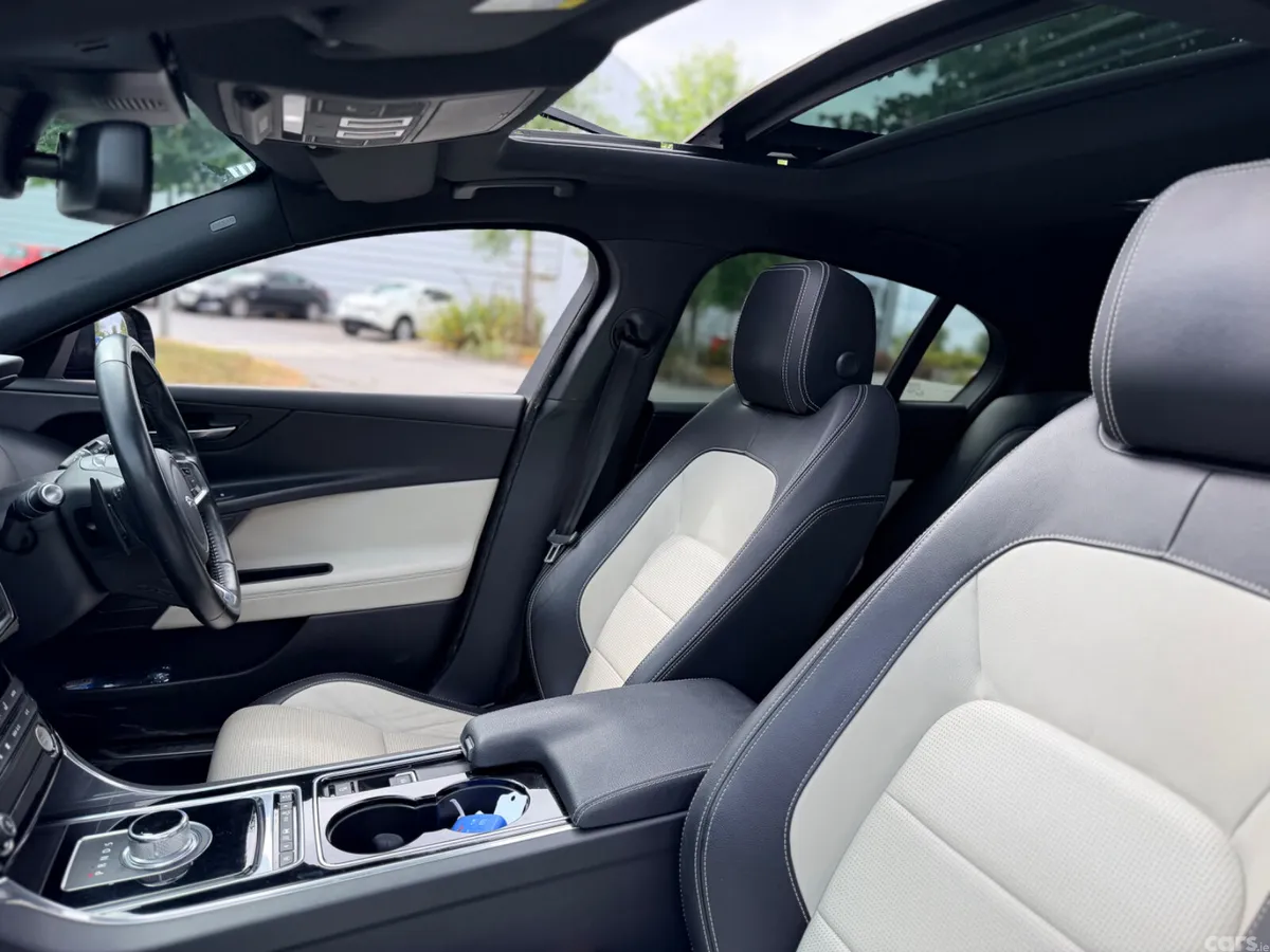 Jaguar XE Saloon, Diesel, 2016, Blue