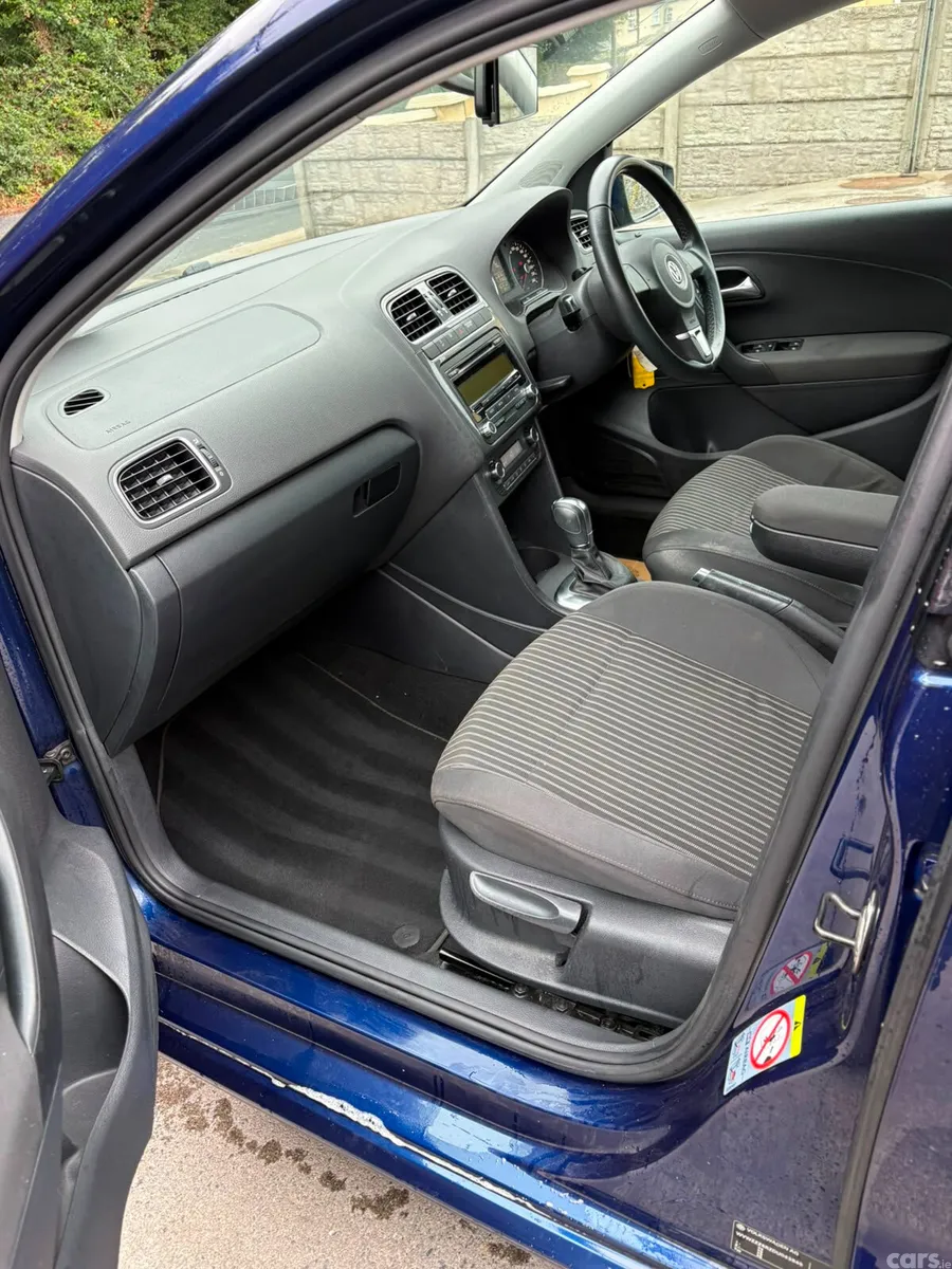 Volkswagen Polo Hatchback, Petrol, 2013, Blue